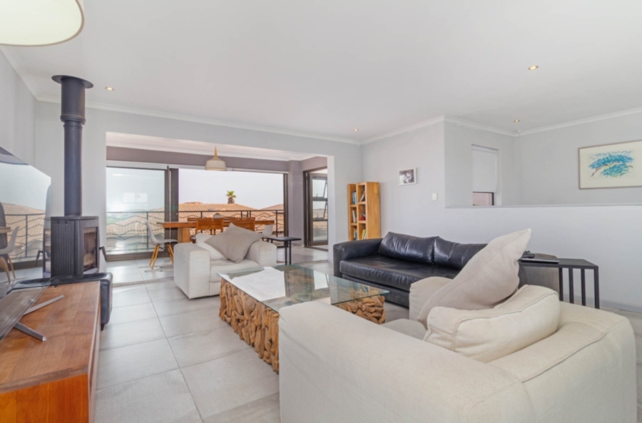 To Let 3 Bedroom Property for Rent in Bloubergstrand Western Cape